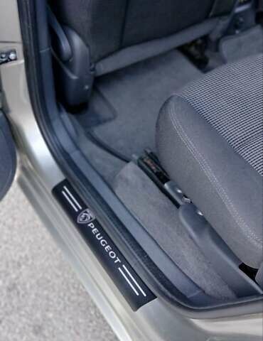 Серый Пежо 5008, объемом двигателя 1.6 л и пробегом 317 тыс. км за 6900 $, фото 5 на Automoto.ua