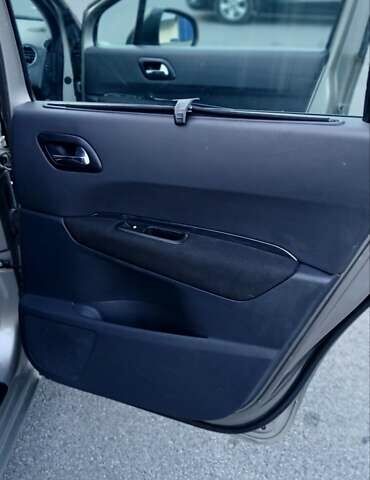 Серый Пежо 5008, объемом двигателя 1.6 л и пробегом 317 тыс. км за 6900 $, фото 18 на Automoto.ua