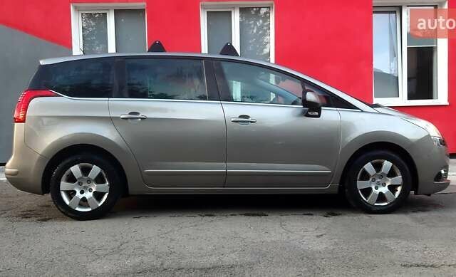 Серый Пежо 5008, объемом двигателя 1.56 л и пробегом 240 тыс. км за 7999 $, фото 2 на Automoto.ua