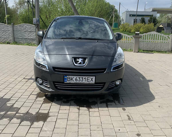 Серый Пежо 5008, объемом двигателя 2 л и пробегом 318 тыс. км за 8150 $, фото 13 на Automoto.ua