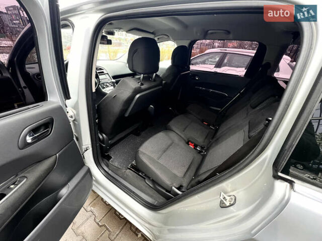 Серый Пежо 5008, объемом двигателя 1.6 л и пробегом 237 тыс. км за 5900 $, фото 9 на Automoto.ua