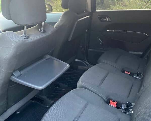 Серый Пежо 5008, объемом двигателя 1.56 л и пробегом 240 тыс. км за 8000 $, фото 2 на Automoto.ua