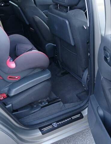 Серый Пежо 5008, объемом двигателя 1.6 л и пробегом 317 тыс. км за 6900 $, фото 15 на Automoto.ua