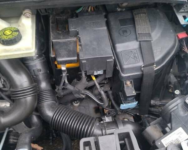 Сірий Пежо 5008, об'ємом двигуна 1.6 л та пробігом 278 тис. км за 7500 $, фото 21 на Automoto.ua