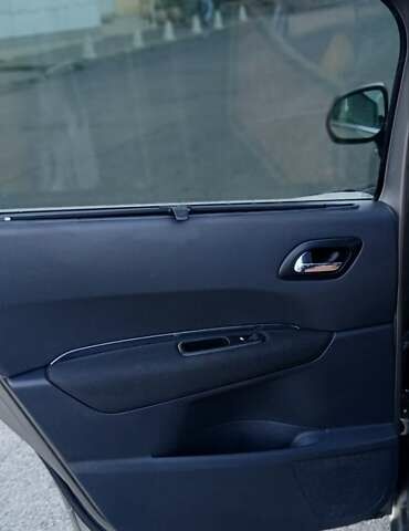 Серый Пежо 5008, объемом двигателя 1.6 л и пробегом 317 тыс. км за 6900 $, фото 12 на Automoto.ua