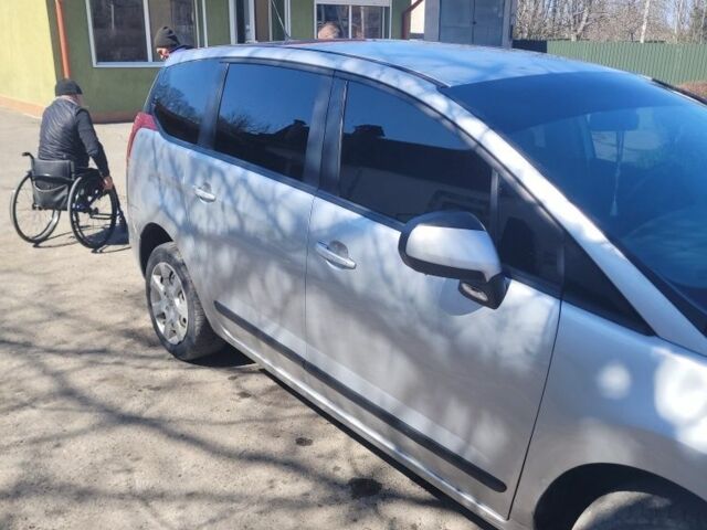 Пежо 5008 2010 в Хмельницком на Automoto.ua Серый Пежо 5008, объемом двигателя 1.6 л и пробегом 234 тыс. км за 6700 $, фото 1 на Automoto.ua