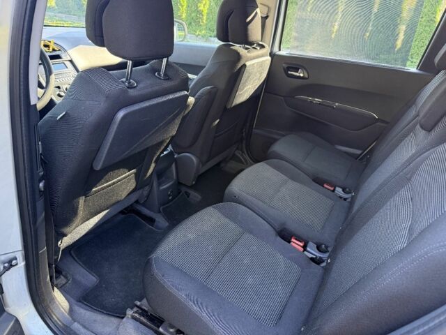 Сірий Пежо 5008, об'ємом двигуна 1.6 л та пробігом 252 тис. км за 7300 $, фото 10 на Automoto.ua