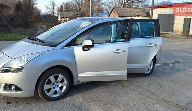 Серый Пежо 5008, объемом двигателя 1.6 л и пробегом 214 тыс. км за 6999 $, фото 10 на Automoto.ua