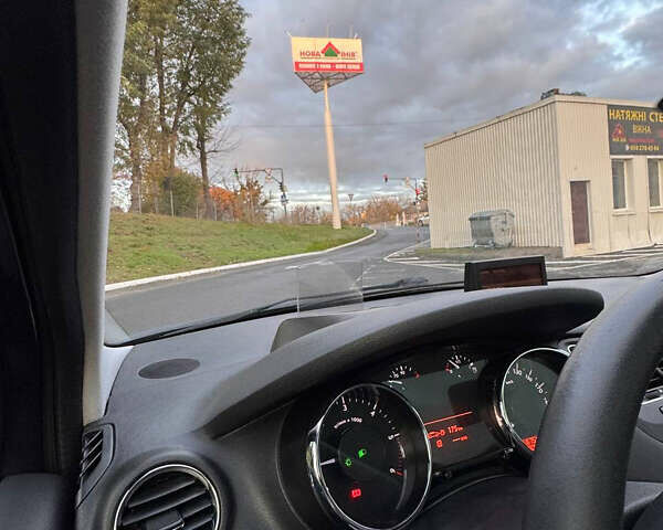 Серый Пежо 5008, объемом двигателя 2 л и пробегом 219 тыс. км за 8100 $, фото 16 на Automoto.ua