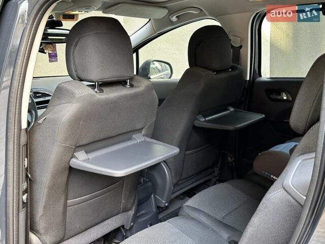 Серый Пежо 5008, объемом двигателя 1.6 л и пробегом 222 тыс. км за 7800 $, фото 17 на Automoto.ua