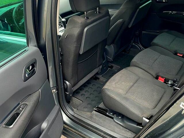 Сірий Пежо 5008, об'ємом двигуна 1.6 л та пробігом 235 тис. км за 7800 $, фото 11 на Automoto.ua