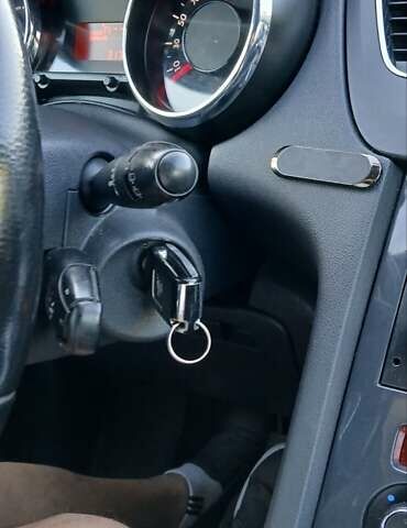 Серый Пежо 5008, объемом двигателя 1.6 л и пробегом 317 тыс. км за 6900 $, фото 3 на Automoto.ua