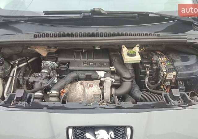 Сірий Пежо 5008, об'ємом двигуна 1.56 л та пробігом 262 тис. км за 7200 $, фото 11 на Automoto.ua