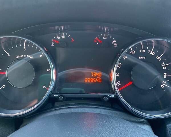 Серый Пежо 5008, объемом двигателя 2 л и пробегом 239 тыс. км за 7150 $, фото 37 на Automoto.ua