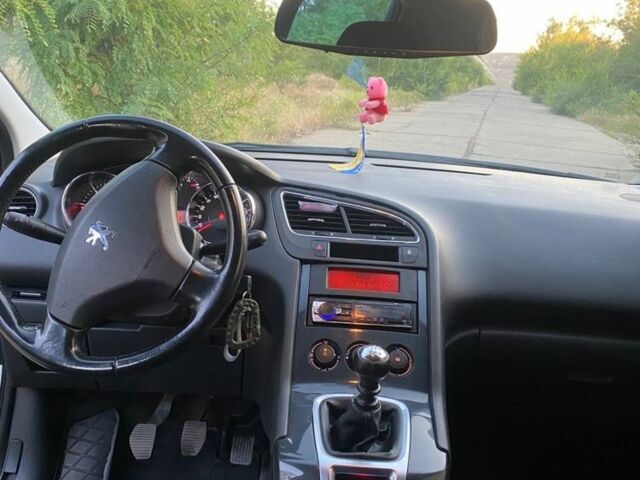 Серый Пежо 5008, объемом двигателя 1.6 л и пробегом 240 тыс. км за 8000 $, фото 4 на Automoto.ua