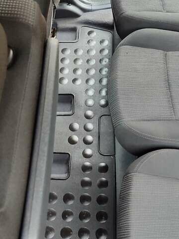 Сірий Пежо 5008, об'ємом двигуна 1.56 л та пробігом 254 тис. км за 7450 $, фото 32 на Automoto.ua