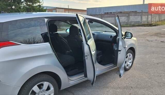 Серый Пежо 5008, объемом двигателя 1.6 л и пробегом 214 тыс. км за 6999 $, фото 13 на Automoto.ua