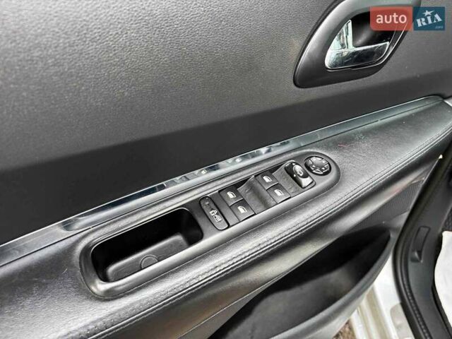 Серый Пежо 5008, объемом двигателя 1.6 л и пробегом 272 тыс. км за 7930 $, фото 17 на Automoto.ua