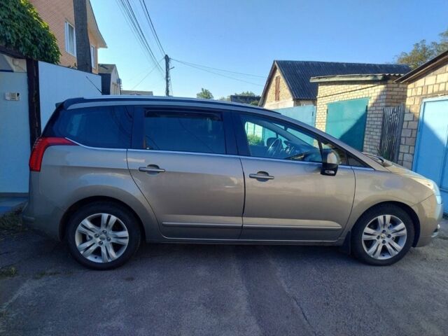 Сірий Пежо 5008, об'ємом двигуна 1.6 л та пробігом 215 тис. км за 7300 $, фото 3 на Automoto.ua