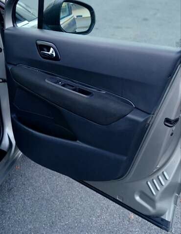 Серый Пежо 5008, объемом двигателя 1.6 л и пробегом 317 тыс. км за 6900 $, фото 19 на Automoto.ua