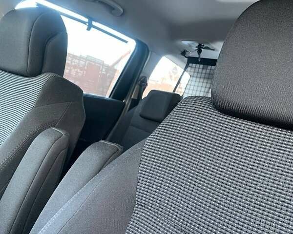 Серый Пежо 5008, объемом двигателя 2 л и пробегом 239 тыс. км за 7150 $, фото 24 на Automoto.ua