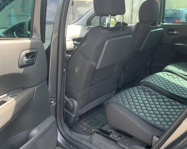 Серый Пежо 5008, объемом двигателя 2 л и пробегом 318 тыс. км за 8150 $, фото 8 на Automoto.ua