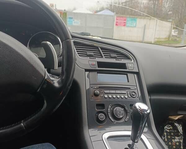 Сірий Пежо 5008, об'ємом двигуна 1.56 л та пробігом 336 тис. км за 7500 $, фото 5 на Automoto.ua