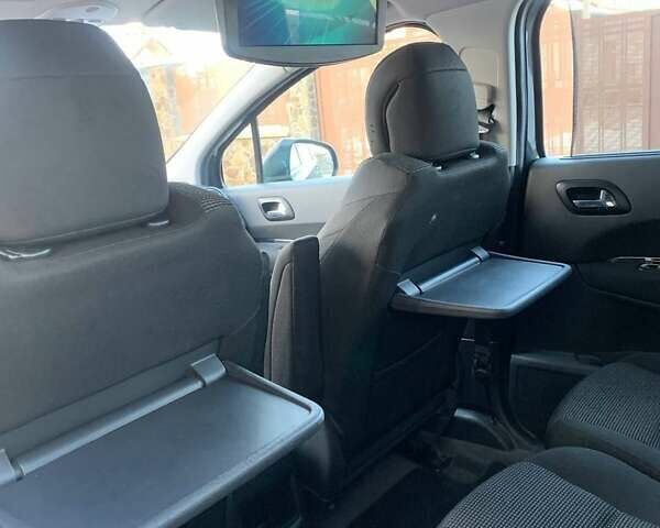 Серый Пежо 5008, объемом двигателя 2 л и пробегом 239 тыс. км за 7150 $, фото 22 на Automoto.ua