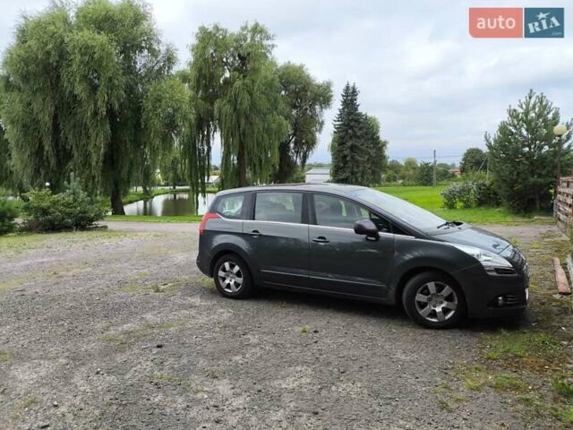 Серый Пежо 5008, объемом двигателя 2 л и пробегом 225 тыс. км за 9594 $, фото 1 на Automoto.ua