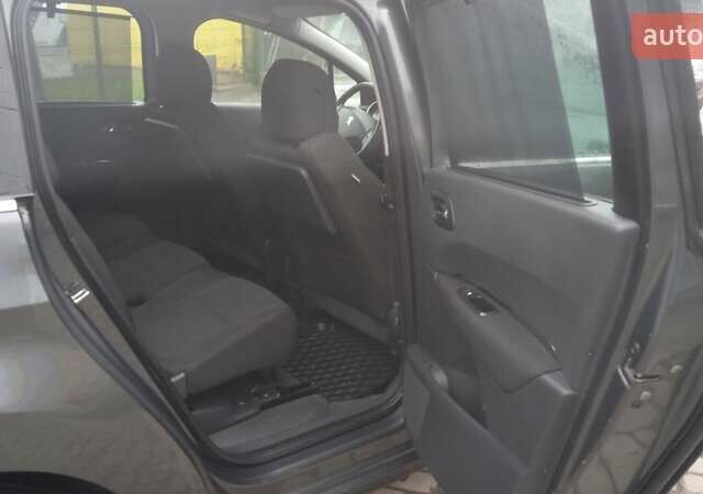 Сірий Пежо 5008, об'ємом двигуна 1.56 л та пробігом 262 тис. км за 7200 $, фото 9 на Automoto.ua