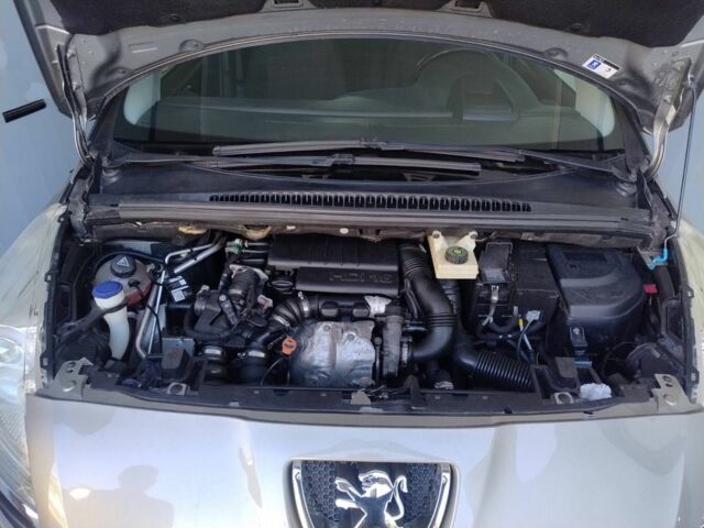 Сірий Пежо 5008, об'ємом двигуна 1.6 л та пробігом 215 тис. км за 7300 $, фото 5 на Automoto.ua