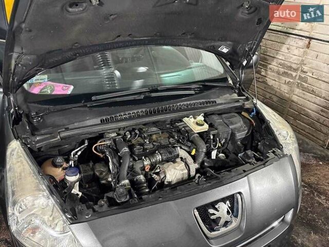 Серый Пежо 5008, объемом двигателя 1.6 л и пробегом 179 тыс. км за 6500 $, фото 11 на Automoto.ua