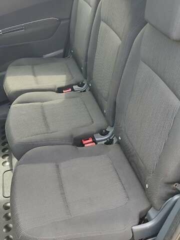 Сірий Пежо 5008, об'ємом двигуна 1.56 л та пробігом 254 тис. км за 7450 $, фото 25 на Automoto.ua