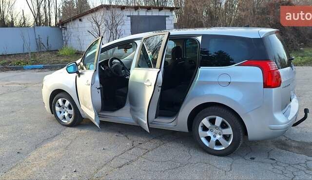 Серый Пежо 5008, объемом двигателя 1.6 л и пробегом 214 тыс. км за 6999 $, фото 11 на Automoto.ua