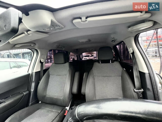 Серый Пежо 5008, объемом двигателя 1.6 л и пробегом 237 тыс. км за 5900 $, фото 18 на Automoto.ua