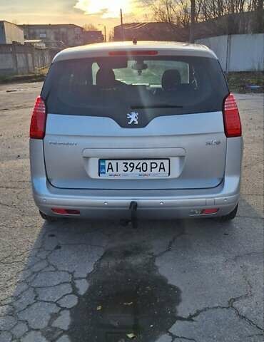 Серый Пежо 5008, объемом двигателя 1.6 л и пробегом 214 тыс. км за 6999 $, фото 8 на Automoto.ua