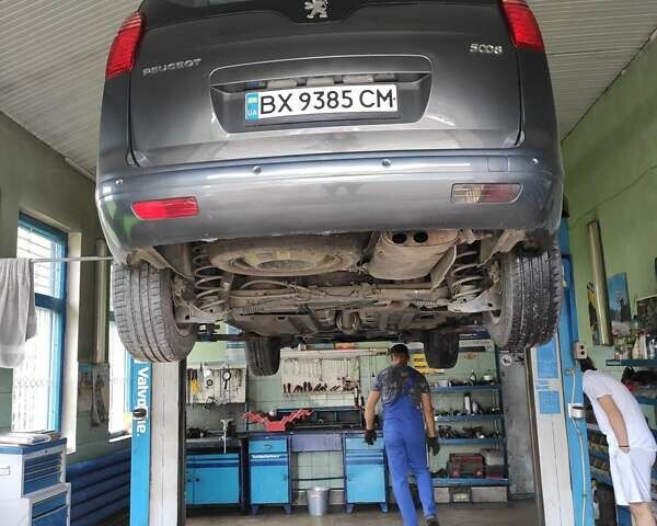 Серый Пежо 5008, объемом двигателя 2 л и пробегом 225 тыс. км за 9594 $, фото 5 на Automoto.ua