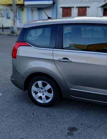 Серый Пежо 5008, объемом двигателя 1.6 л и пробегом 317 тыс. км за 6900 $, фото 22 на Automoto.ua