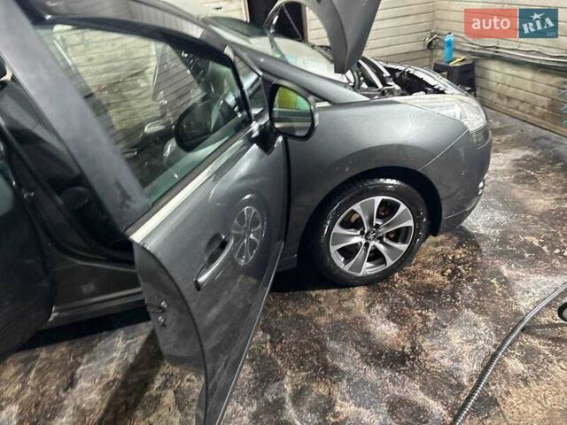 Серый Пежо 5008, объемом двигателя 1.6 л и пробегом 179 тыс. км за 6500 $, фото 3 на Automoto.ua