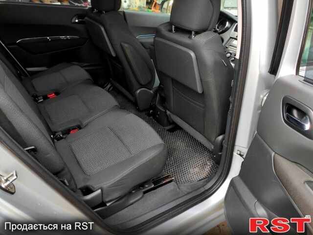 Серый Пежо 5008, объемом двигателя 1.6 л и пробегом 237 тыс. км за 7800 $, фото 10 на Automoto.ua