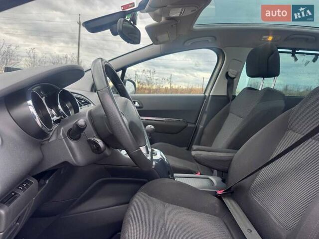 Пежо 5008 2010 в Ровно на Automoto.ua Серый Пежо 5008, объемом двигателя 2 л и пробегом 176 тыс. км за 9700 $, фото 33 на Automoto.ua