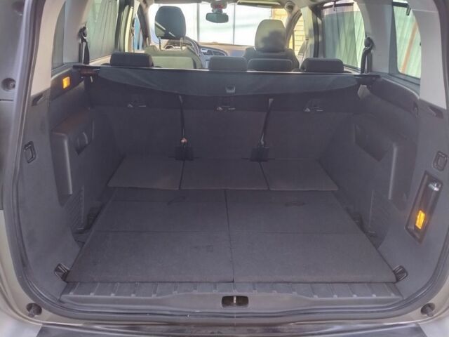 Сірий Пежо 5008, об'ємом двигуна 1.6 л та пробігом 215 тис. км за 7300 $, фото 6 на Automoto.ua