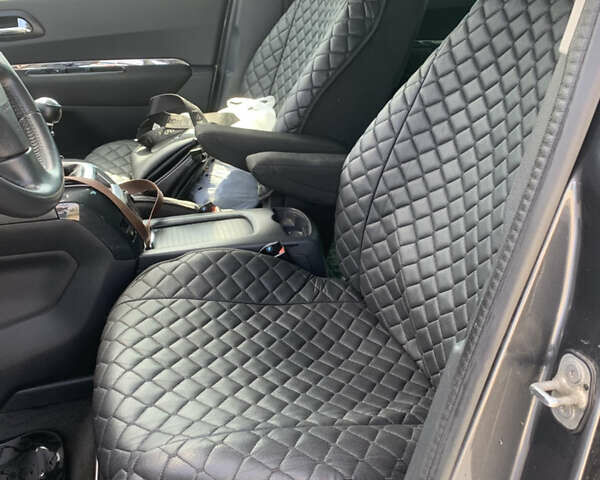 Серый Пежо 5008, объемом двигателя 2 л и пробегом 318 тыс. км за 8150 $, фото 6 на Automoto.ua
