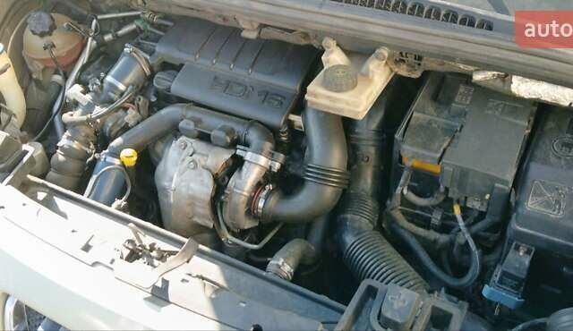 Серый Пежо 5008, объемом двигателя 1.6 л и пробегом 317 тыс. км за 6900 $, фото 35 на Automoto.ua