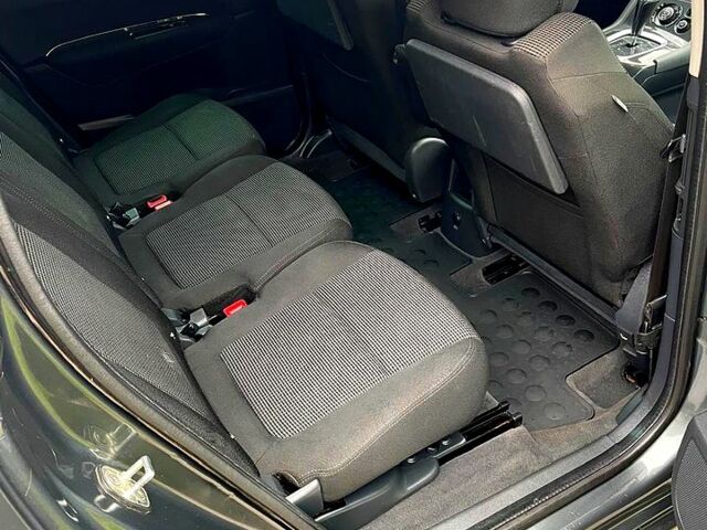 Сірий Пежо 5008, об'ємом двигуна 1.6 л та пробігом 235 тис. км за 7800 $, фото 9 на Automoto.ua