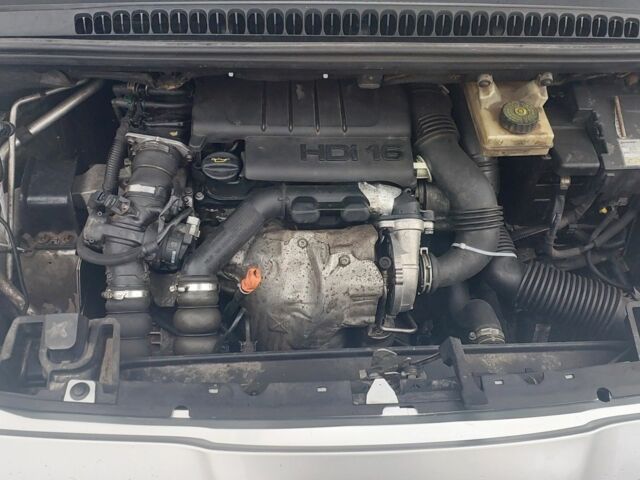 Сірий Пежо 5008, об'ємом двигуна 1.6 л та пробігом 252 тис. км за 7300 $, фото 12 на Automoto.ua