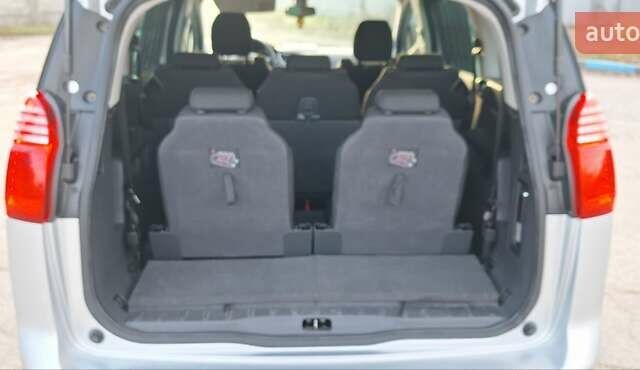 Серый Пежо 5008, объемом двигателя 1.6 л и пробегом 214 тыс. км за 6999 $, фото 22 на Automoto.ua