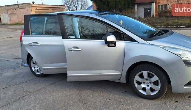 Серый Пежо 5008, объемом двигателя 1.6 л и пробегом 214 тыс. км за 6999 $, фото 12 на Automoto.ua