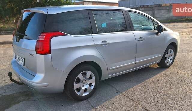 Серый Пежо 5008, объемом двигателя 1.6 л и пробегом 214 тыс. км за 6999 $, фото 7 на Automoto.ua