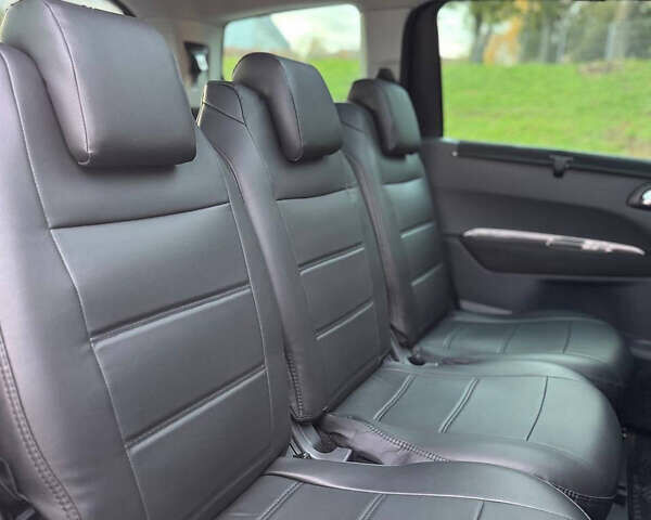 Серый Пежо 5008, объемом двигателя 2 л и пробегом 219 тыс. км за 8100 $, фото 9 на Automoto.ua